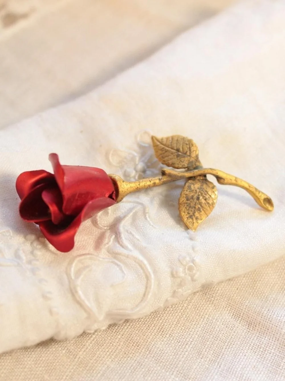 Vintage Avon Red Rose Brooch Pin Gold-Tone Enamel Floral Costume Jewelry